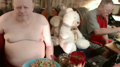 Snapshot of daddycubbyhubby chatting on 11.12.25 Daddy online show from 11.12.25