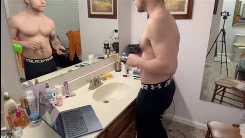 Snapshot of daddydaydrinkz chatting on 02.08.25 DaddydayDrinkz online show from 02.08.25