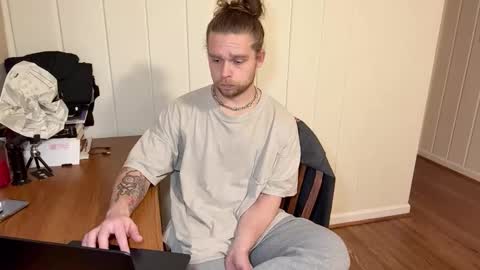 Snapshot of daddydaydrinkz chatting on 12.20.25 DaddydayDrinkz online show from 12.20.25