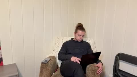 Snapshot of daddydaydrinkz chatting on 01.11.26 DaddydayDrinkz online show from 01.11.26