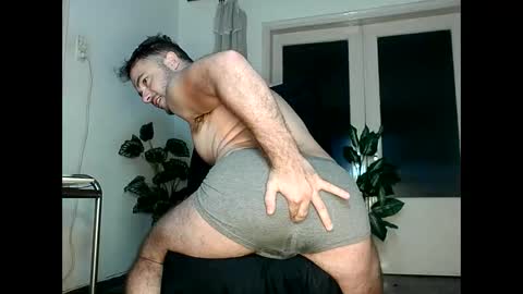 Snapshot of daddyfeet29 chatting on 09.30.25 Greekboy28 online show from 09.30.25