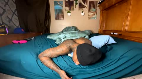 Snapshot of daddyjanimal chatting on 12.04.24 sexy tatted king bbc online show from 12.04.24