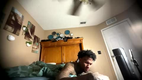 Snapshot of daddyjanimal chatting on 06.11.26 sexy tatted king bbc online show from 06.11.26