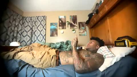 Snapshot of daddyjanimal chatting on 07.12.26 sexy tatted king bbc online show from 07.12.26