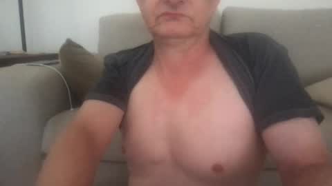 Snapshot of daddymike92883_1 chatting on 01.25.25 daddymike92883_1 online show from 01.25.25