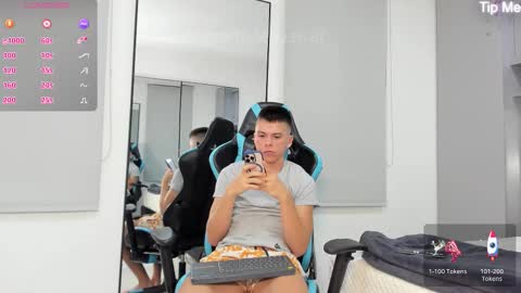 Snapshot of daddyrich4u chatting on 10.15.25 daddyrich4u online show from 10.15.25