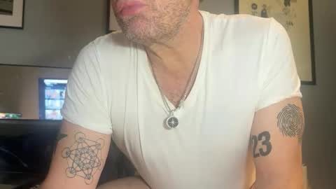 Snapshot of daddyswede23 chatting on 05.19.26 daddyswede23 online show from 05.19.26