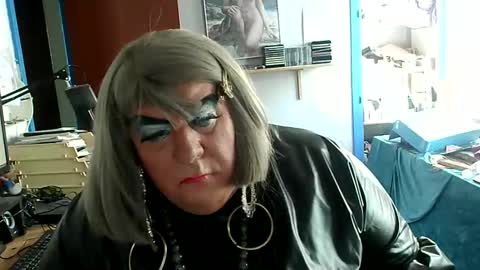 Snapshot of dadforsissy chatting on 10.19.25 dadforsissy online show from 10.19.25