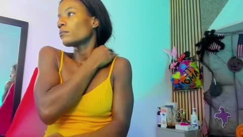 Snapshot of daffnelewis chatting on 10.17.25 daffnelewis online show from 10.17.25