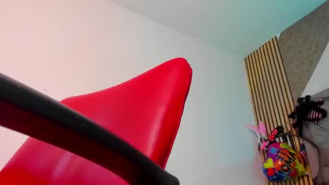 Snapshot of daffnelewis chatting on 10.21.25 daffnelewis online show from 10.21.25