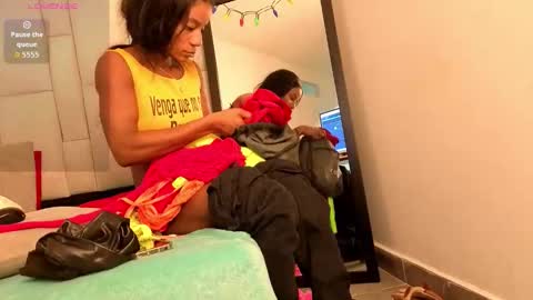 daffnelewis online show from 12.19.25