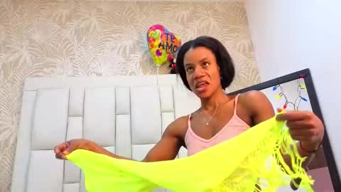 Snapshot of daffnelewis chatting on 02.04.26 daffnelewis online show from 02.04.26