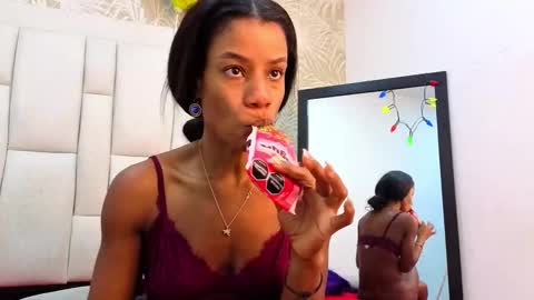 Snapshot of daffnelewis chatting on 02.12.26 daffnelewis online show from 02.12.26