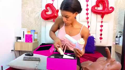 Snapshot of daffnelewis chatting on 02.19.26 daffnelewis online show from 02.19.26