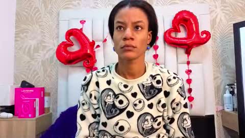 Snapshot of daffnelewis chatting on 02.21.26 daffnelewis online show from 02.21.26