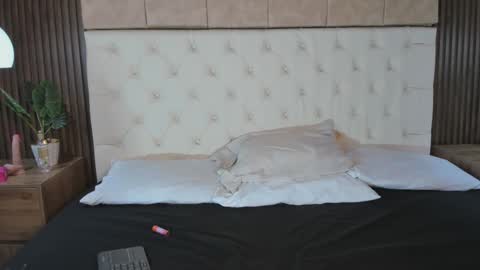 dafne_hillss online show from 09.18.25