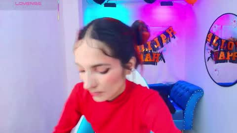 dafne huges online show from 10.31.25