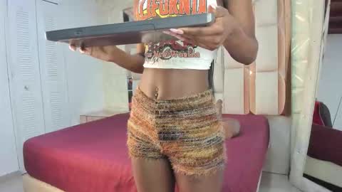 Dafnee online show from 10.20.25