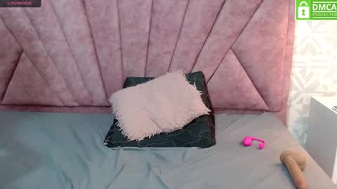 dafnee_e online show from 02.15.25