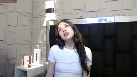 dafnee_e online show from 10.04.25