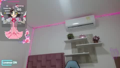 Snapshot of dafnnee_ross chatting on 02.08.25 DAFNNE online show from 02.08.25