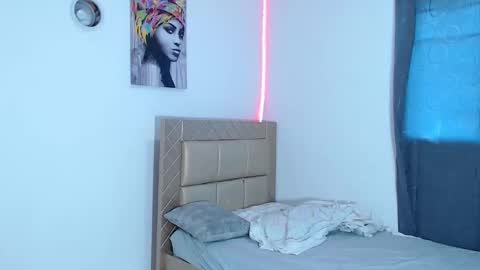 Snapshot of dafnnee_ross chatting on 10.31.25 DAFNNE online show from 10.31.25