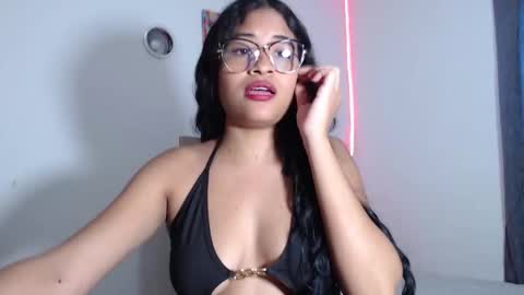 Snapshot of dafnnee_ross chatting on 11.07.25 DAFNNE online show from 11.07.25