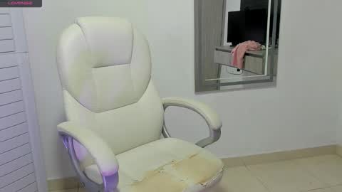 Snapshot of dahian_carter chatting on 10.20.25 Dahian online show from 10.20.25