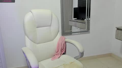 Snapshot of dahian_carter chatting on 10.21.25 Dahian online show from 10.21.25