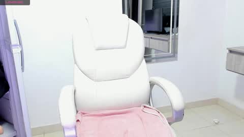 Snapshot of dahian_carter chatting on 10.28.25 Dahian online show from 10.28.25