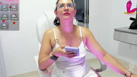 Snapshot of dahian_carter chatting on 11.10.25 Dahian online show from 11.10.25