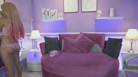 Dahlia Grey online show from 11.12.25