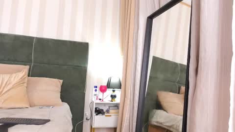 Dahlia Rose online show from 10.30.25