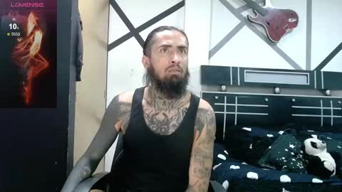 Snapshot of daimon_rock01 chatting on 10.22.25 felipe online show from 10.22.25