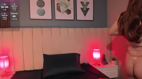 Snapshot of daimondpink chatting on 10.15.25 daimondpink online show from 10.15.25