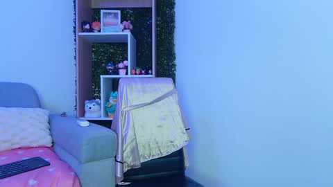 Snapshot of dainty_angel_ chatting on 03.03.25 Angel online show from 03.03.25