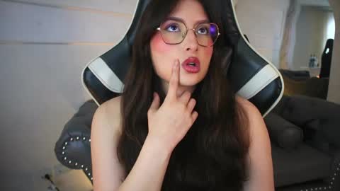 Lauren            online show from 04.17.26