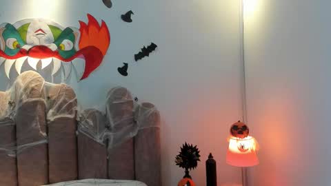 Snapshot of daisy93_ chatting on 10.15.25 D A I S Y online show from 10.15.25