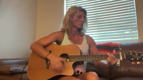 Snapshot of daisy9kat chatting on 10.26.25 Daisy137 online show from 10.26.25