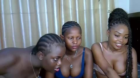 Snapshot of daisy_bunnie chatting on 09.29.25 daisy online show from 09.29.25