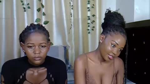 Snapshot of daisy_bunnie chatting on 10.17.25 daisy online show from 10.17.25