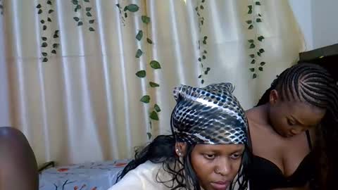 Snapshot of daisy_bunnie chatting on 11.02.25 daisy online show from 11.02.25