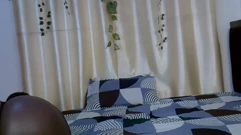 Snapshot of daisy_bunnie chatting on 11.07.25 daisy online show from 11.07.25