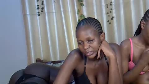 Snapshot of daisy_bunnie chatting on 11.08.25 daisy online show from 11.08.25