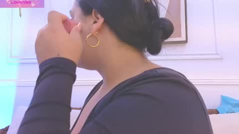 Daisy Price online show from 04.21.26