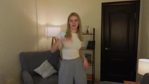 Snapshot of daisy_ward chatting on 10.20.25 Alice online show from 10.20.25