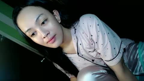 Snapshot of daisylira chatting on 10.12.25 LILY christmas wish breast implant online show from 10.12.25