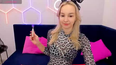 daisymellifluous online show from 12.23.25