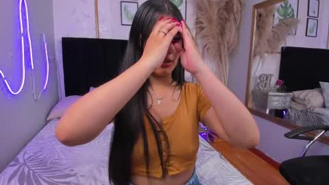 Snapshot of daisysnugs chatting on 10.11.25 Mariana online show from 10.11.25