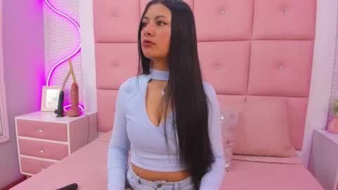 Snapshot of daisysnugs chatting on 10.27.25 Mariana online show from 10.27.25